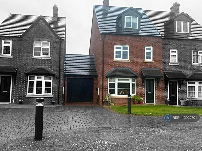 3 Bedroom Semi-Detached House To Rent In Lutterworth Road, Leicester, LE8