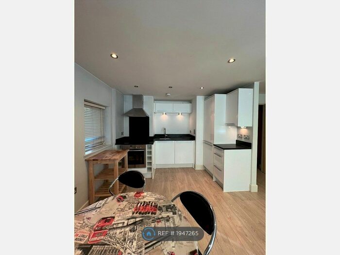 2 Bedroom Flat To Rent In Wellesley Court, London, SE1