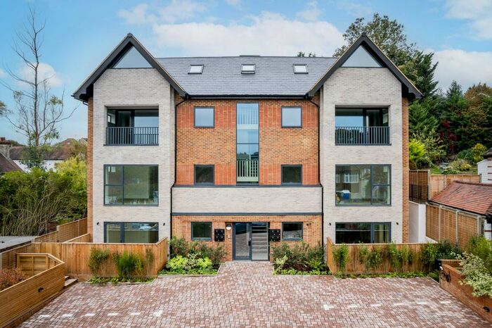 2 Bedroom Flat To Rent In South Drive, Coulsdon, CR5