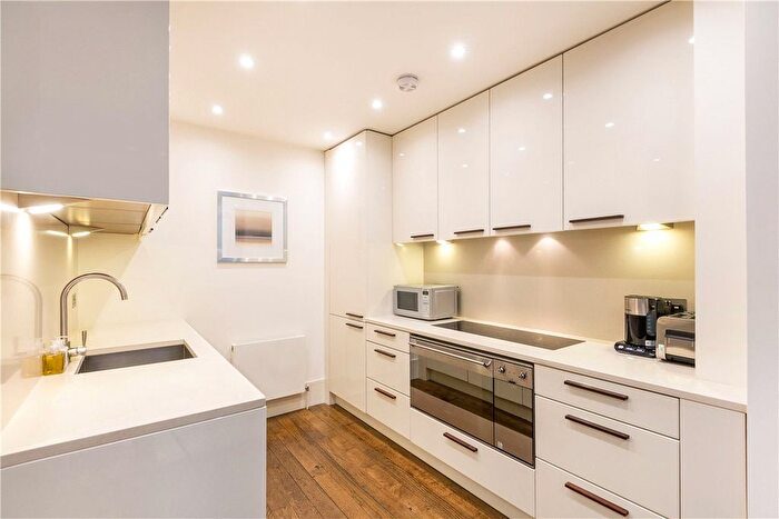2 Bedroom Flat To Rent In Great Portland Street, Marylebone, London, W1W