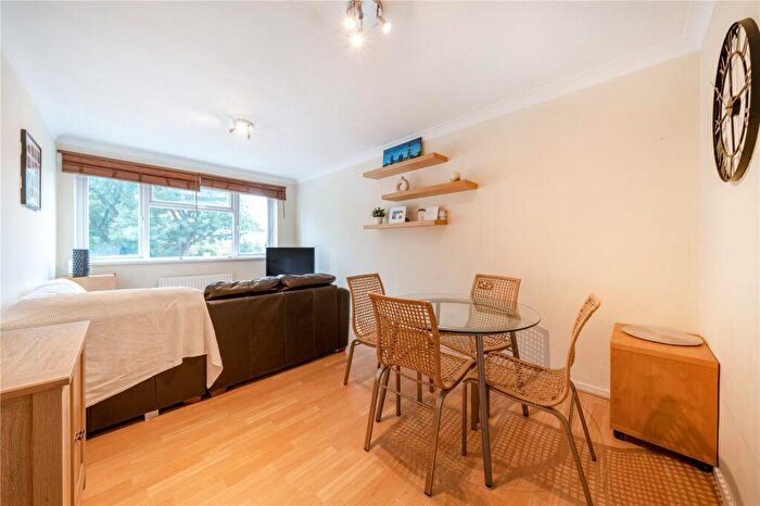 1 Bedroom Apartment For Sale In Cornford Grove, London, SW12