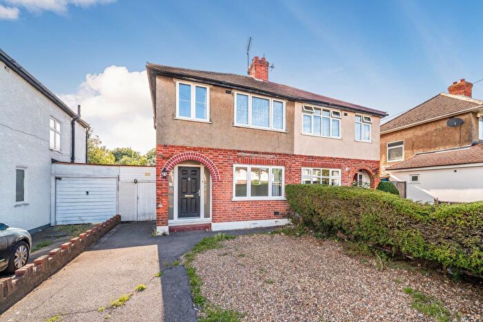 3 Bedroom Semi-Detached House For Sale In South Reading, Berkshire, RG2