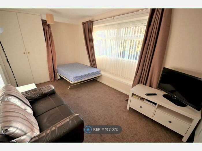 Studio To Rent In Kingston Park, Newcastle Upon Tyne, NE3