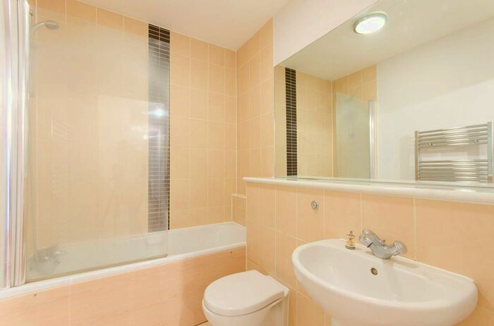 3 Bedroom Flat To Rent In Station Approach, South Ruislip, HA4
