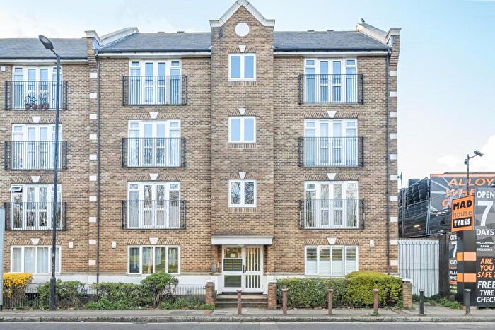 2 Bedroom Flat For Sale In Albany Road, Camberwell, London, SE5