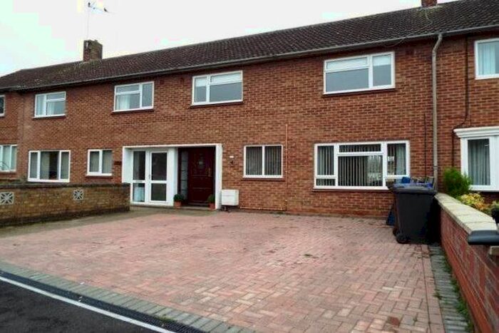 3 Bedroom Property To Rent In Valley Way, Newmarket, CB8