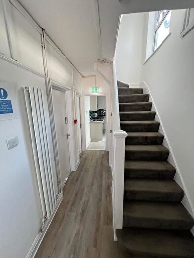 1 Bedroom Link Detached House To Rent In Selborne Gardens, London, NW4