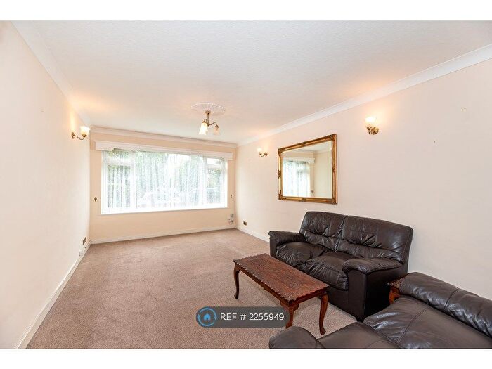 2 Bedroom Flat To Rent In Durham Lodge, London, SW20