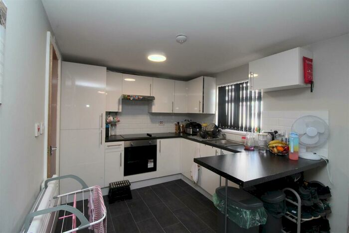 1 Bedroom Flat To Rent In Monthermer Road, Cathays, Cardiff, CF24