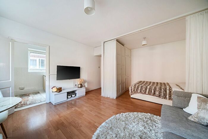 Studio For Sale In Newcourt Street, St Johns Wood, London, NW8