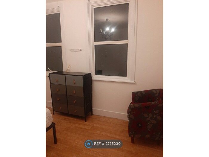 3 Bedroom Terraced House To Rent In Mount Road, Kent, ME4