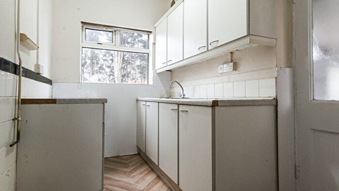 3 Bedroom Semi-Detached House To Rent In Cherington Road, Selly Oak, Birmingham, B29