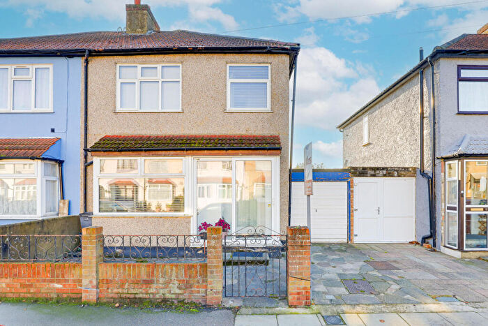 3 Bedroom House For Sale In Carterhatch Road, Enfield, EN3