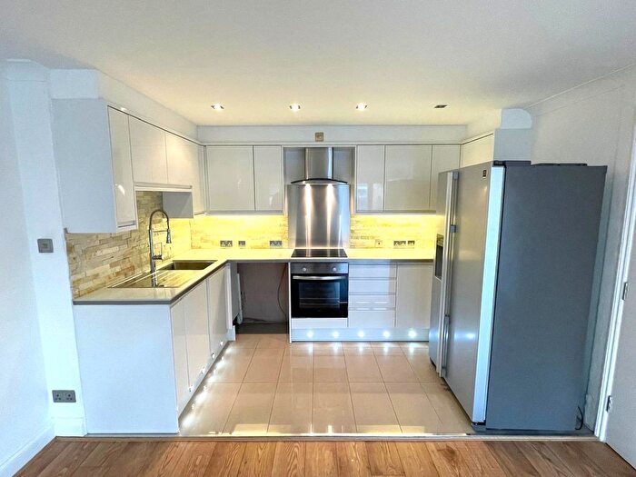 2 Bedroom Flat To Rent In Bermondsey Wall West, London, SE16