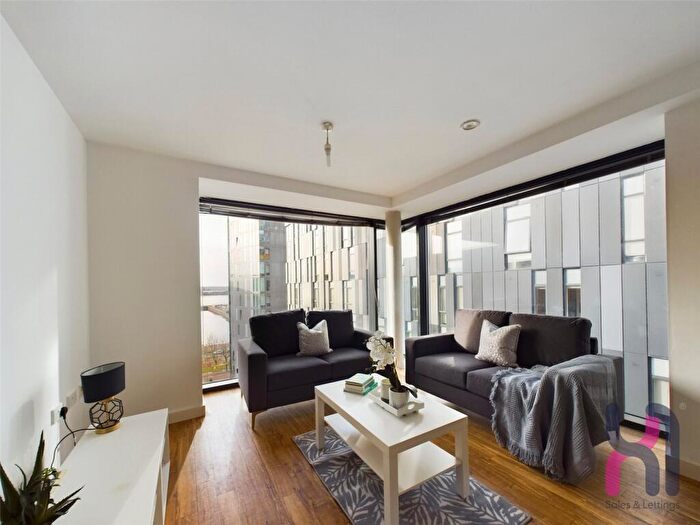 2 Bedroom Flat To Rent In The Gallery, Plaza Boulevard, Liverpool, L8