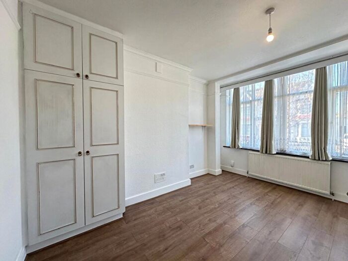 2 Bedroom Flat To Rent In Park Road, Wembley, HA0