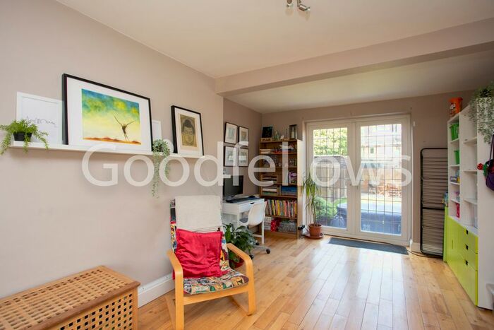 3 Bedroom Detached House To Rent In Burnham Road, Morden, Surrey, SM4