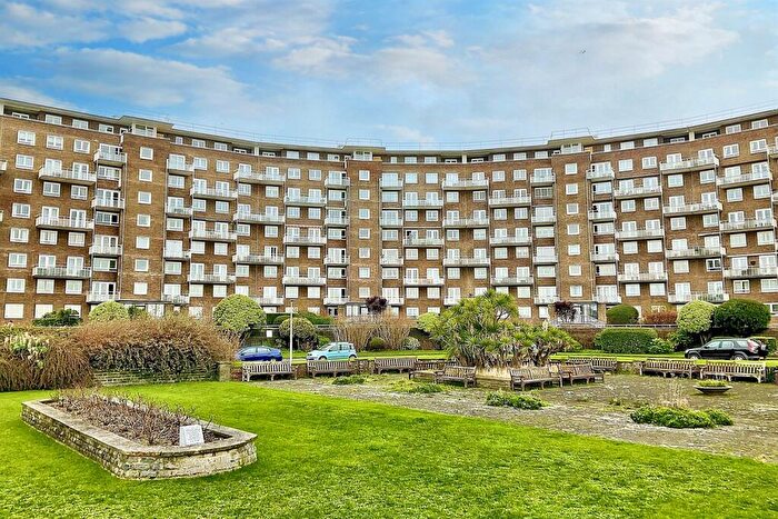 3 Bedroom Flat For Sale In The Gateway, Dover, CT16