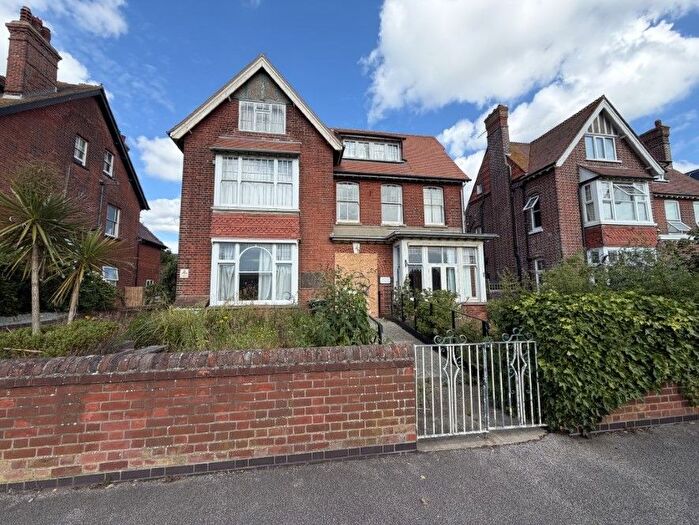 Detached House For Sale In Kirkley Cliff Road, Lowestoft, Suffolk, NR33