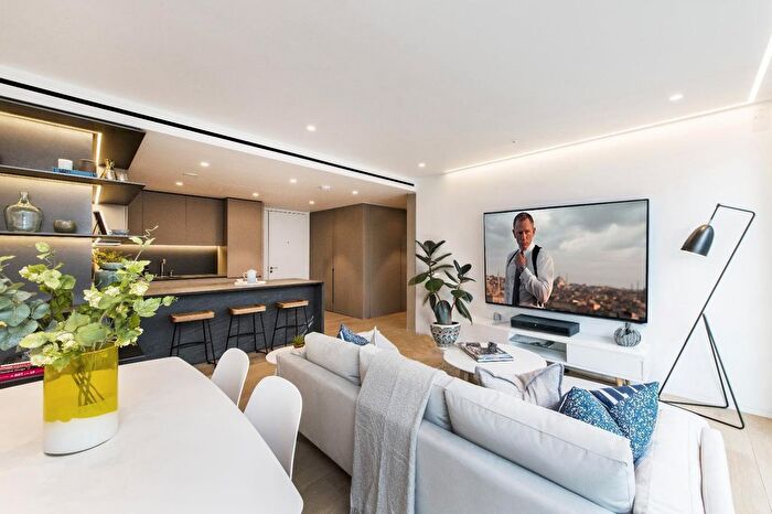 2 Bedroom Flat To Rent In Buckingham Palace Road, London, SW1W