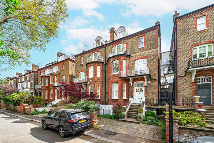 2 Bedroom Flat For Sale In Chalcot Gardens, London, NW3