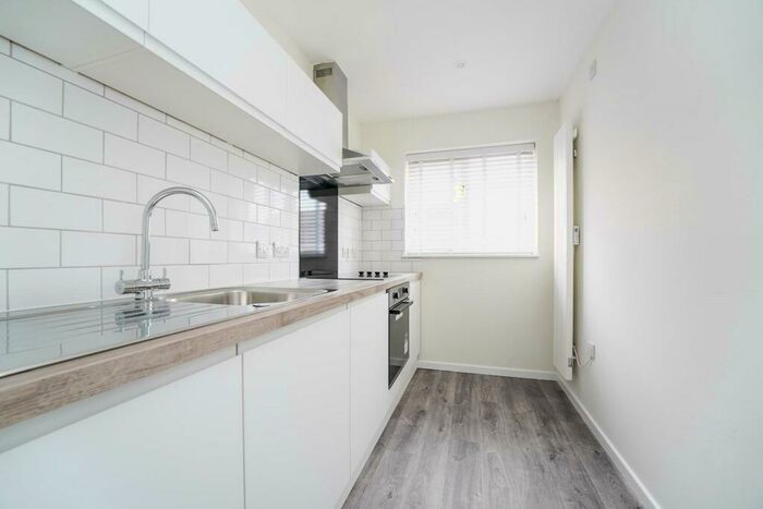 1 Bedroom Maisonette To Rent In Drift Way, Cirencester, GL7