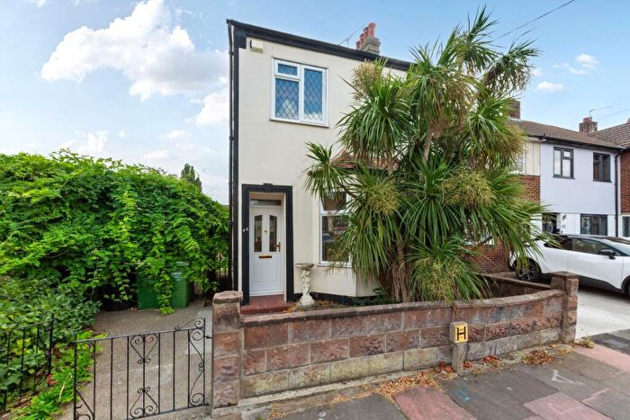 3 Bedroom Detached House For Sale In Corbylands Road, Sidcup, DA15