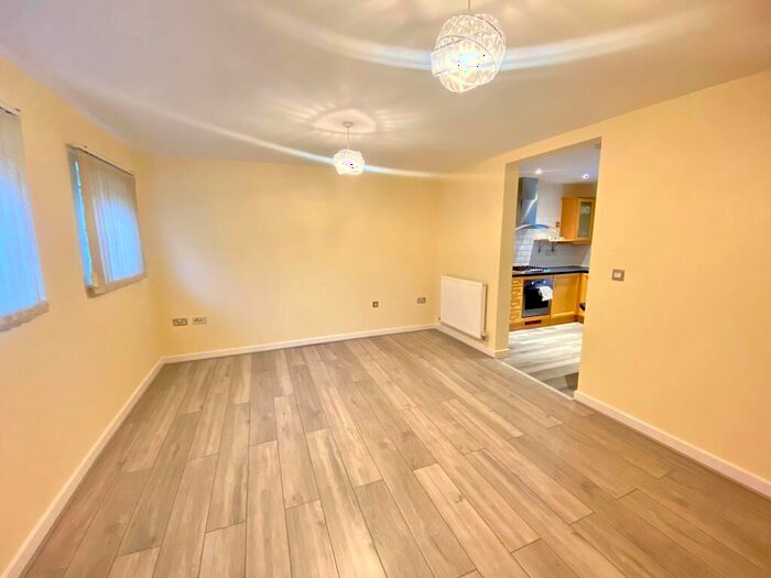 2 Bedroom Flat To Rent In Central, Wharf Road, Sale, Cheshire, M33