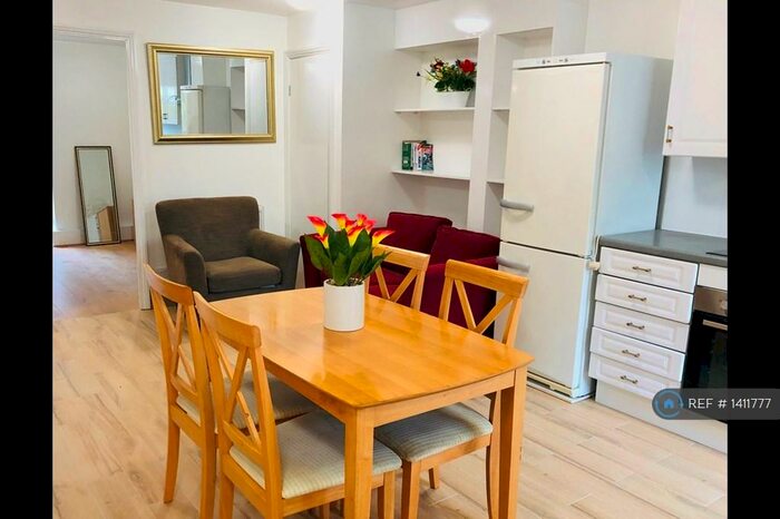 4 Bedroom Maisonette To Rent In Cowdenbeath Path, London, N1