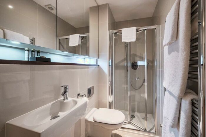 2 Bedroom Apartment To Rent In Alie Street, Epc:B, E1