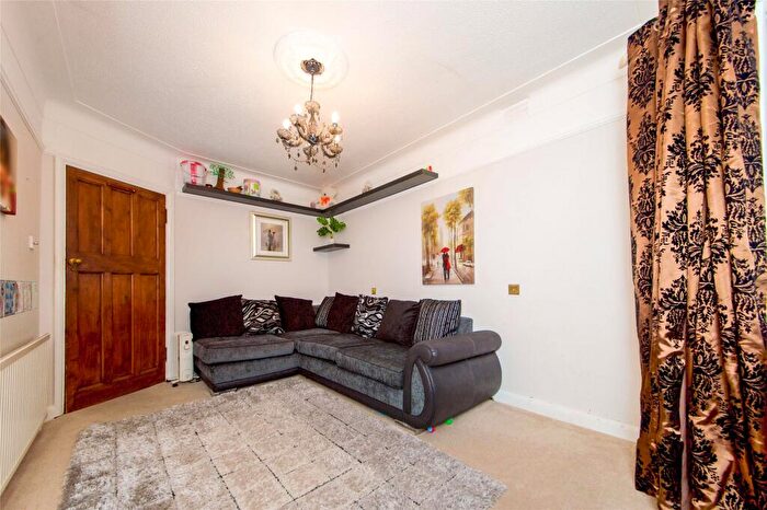 2 Bedroom Apartment For Sale In Barons Court, Church Lane, Kingsbury, NW9