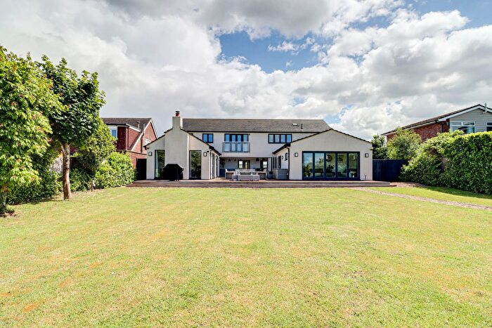 6 Bedroom Detached House For Sale In Eaton Bray Road, Northall, LU6