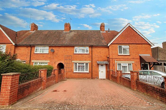 3 Bedroom Terraced House For Sale In Glebe Road, Purley On Thames, Reading, RG8