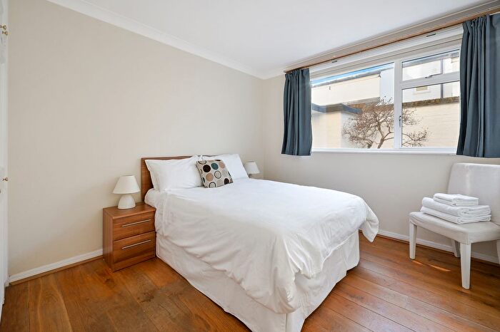 2 Bedroom Flat To Rent In Callow Street, London, SW3