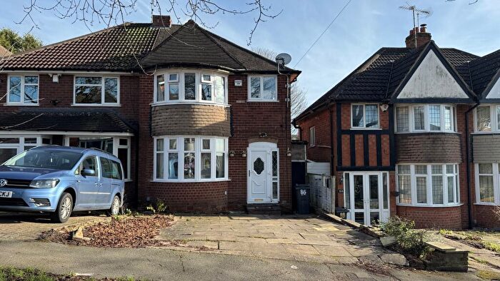 3 Bedroom Semi Detached House For Sale In Yarningale Road, Birmingham, B14
