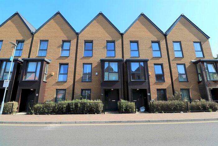 5 Bedroom Terraced House To Rent In Churchill Road, Uxbridge, UB10