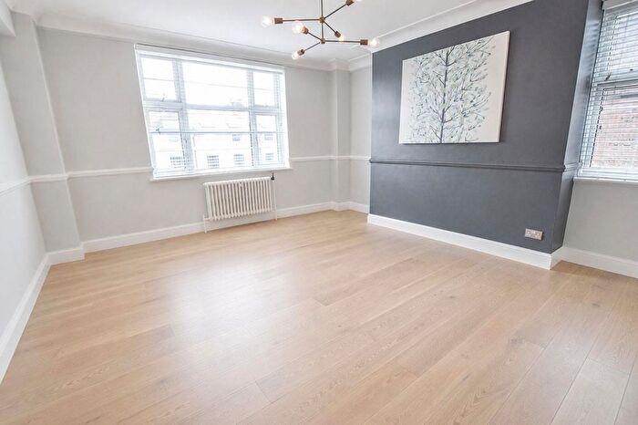 3 Bedroom Flat To Rent In Dorset Square, Marylebone, London, NW1