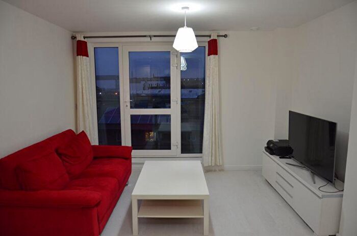 2 Bedroom Flat To Rent In Grays Place, Slough, SL2