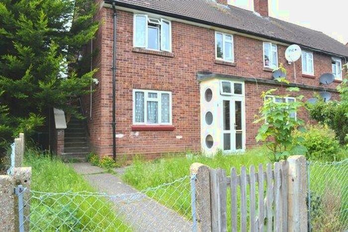 2 Bedroom Flat To Rent In Derwent Drive, Burnham, Slough SL1