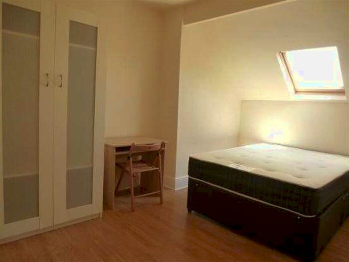 2 Bedroom Apartment To Rent In Halifax Old Road, Birkby, Huddersfield, HD2