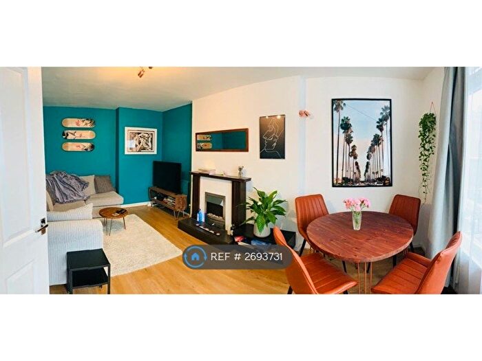 2 Bedroom Maisonette To Rent In Stanford Place, London, SE17