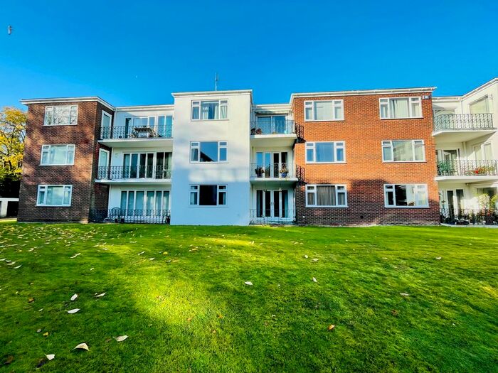 2 Bedroom Flat To Rent In Avenue Court, - The Avenue, Poole, BH13