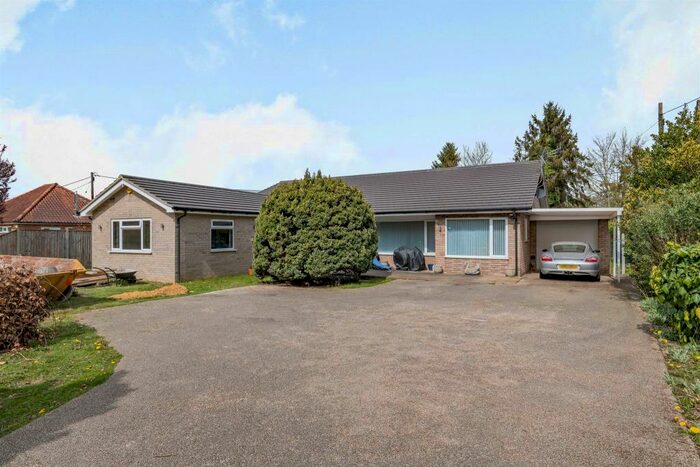 4 Bedroom Detached Bungalow For Sale In Norwich Road, Lenwade, Norwich, NR9