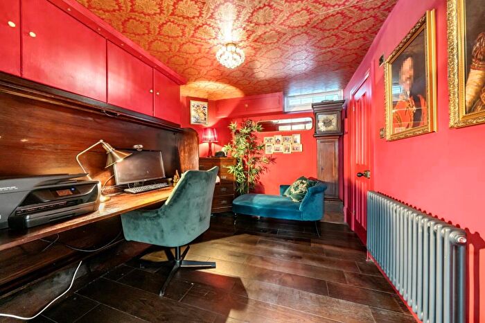 2 Bedroom Cottage To Rent In Summer Hill Chislehurst, BR7