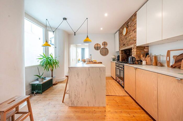 2 Bedroom Flat For Sale In Harold Road, Upton Park, London, E13