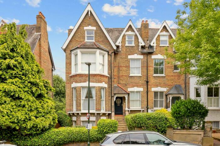 2 Bedroom Flat To Rent In Kings Road, Richmond, TW10