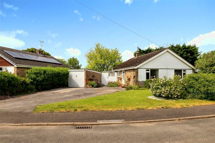 3 Bedroom Bungalow For Sale In Charlton, Banbury, OX17