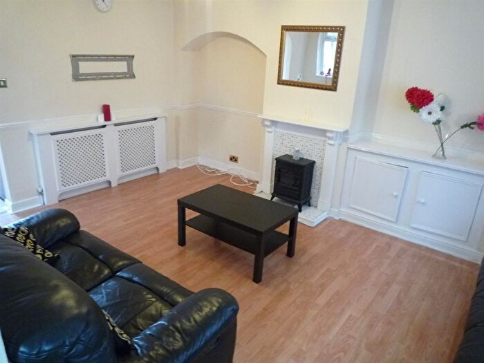 2 Bedroom Property To Rent In David Road, Dagenham, RM8