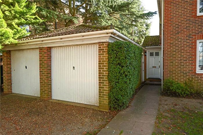 2 Bedroom Apartment To Rent In Rosslyn Park, Weybridge, KT13