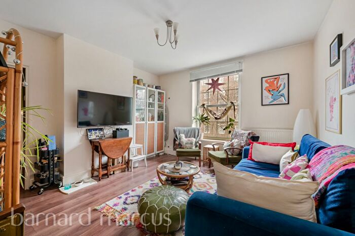 2 Bedroom Flat To Rent In Union Grove, London, SW8